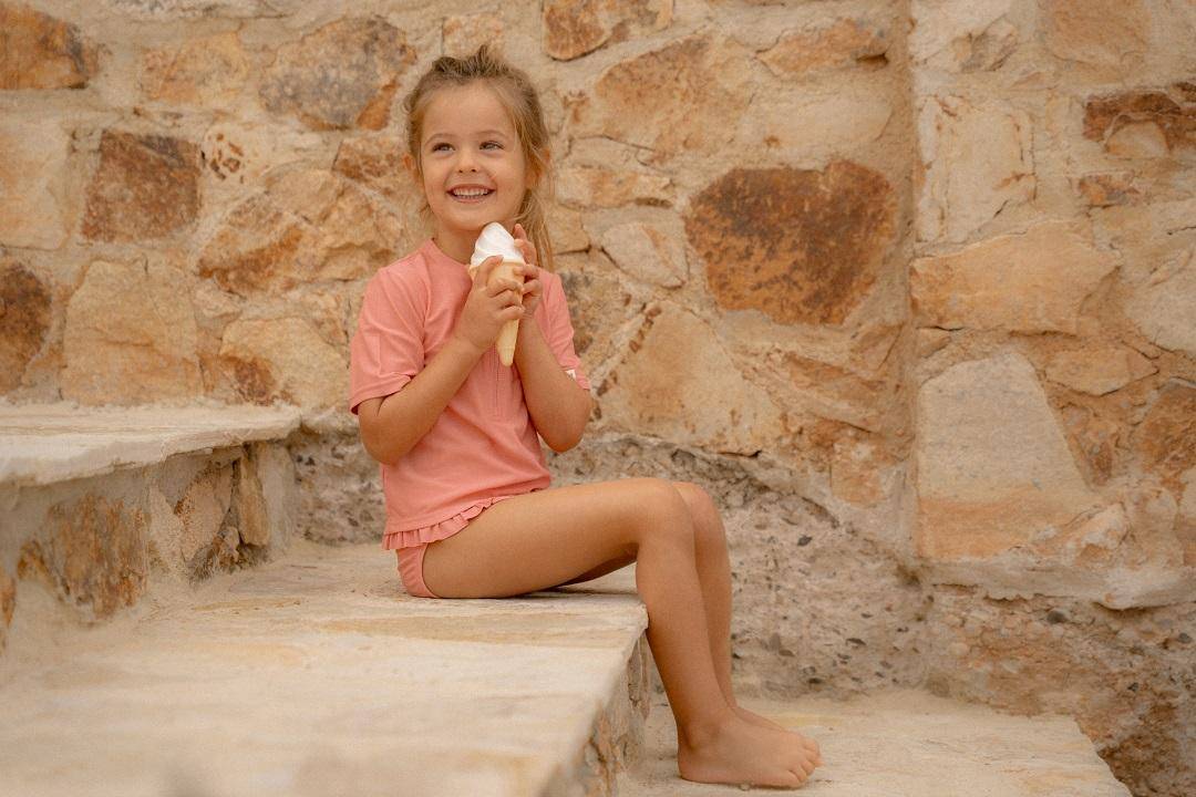 Short-sleeved swim shirt Sunny Flowers Rouge | Little Dutch