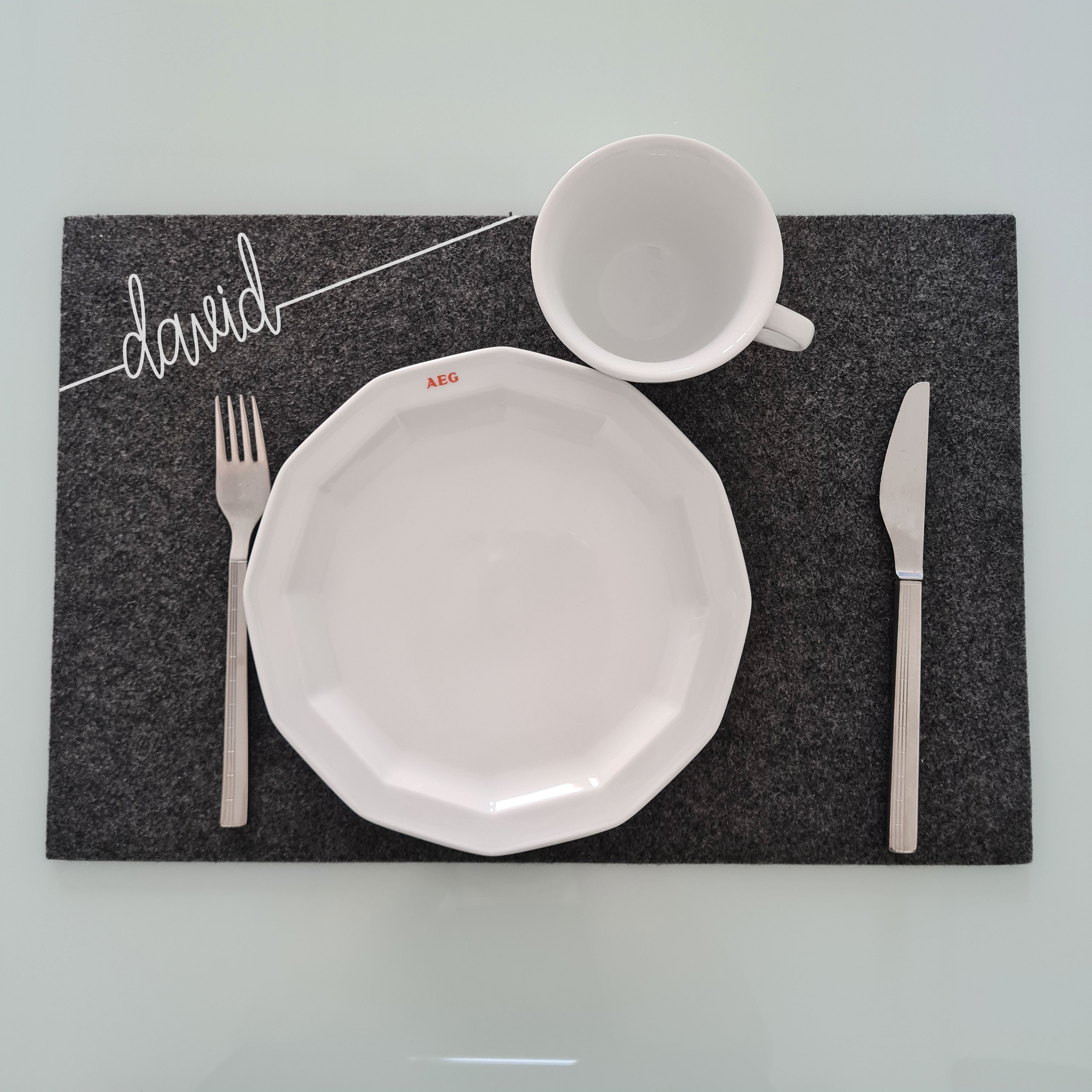 Felt placemat, dark grey, washable at 30°C | Personalized free of charge