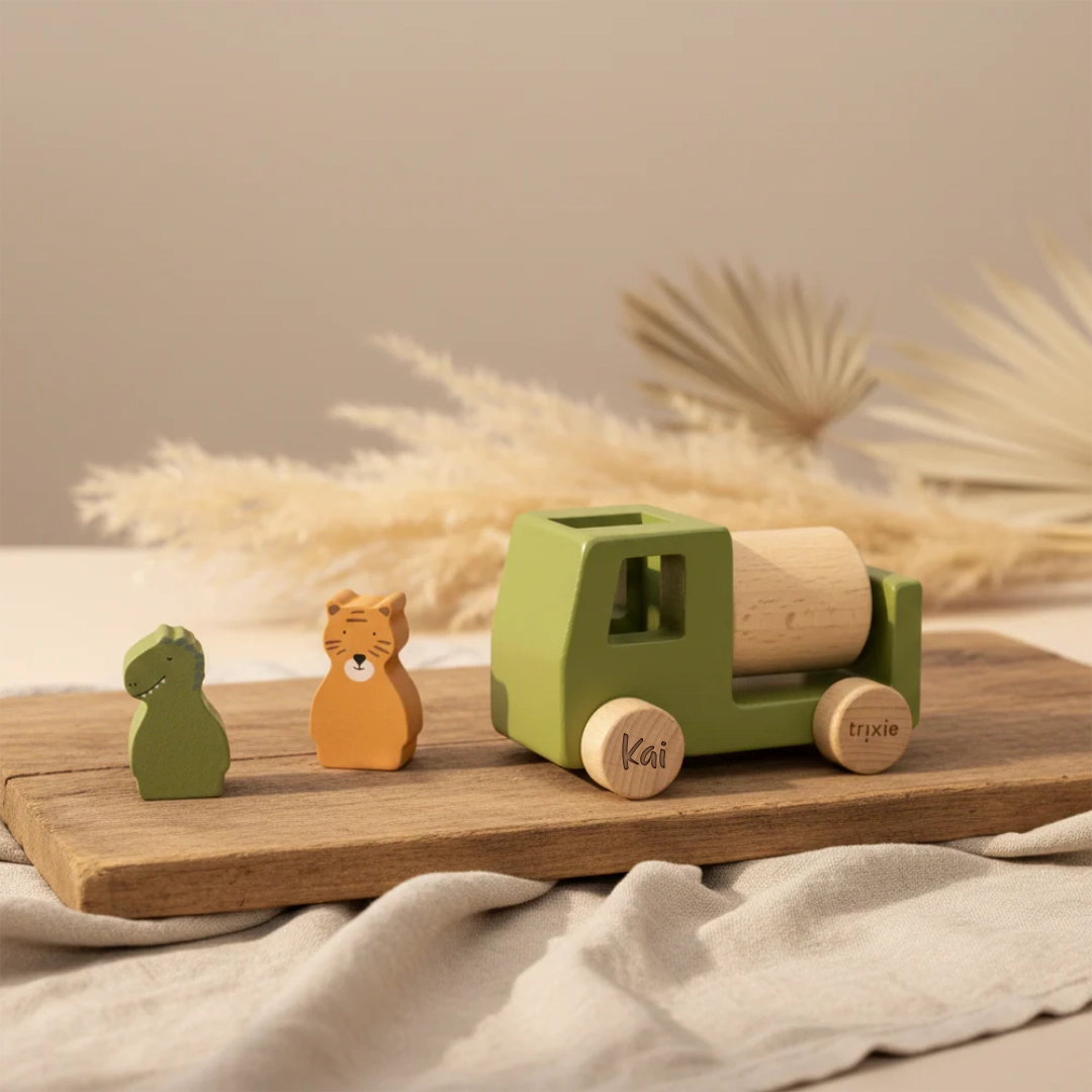 Wooden construction trailer set with animals | Trixie