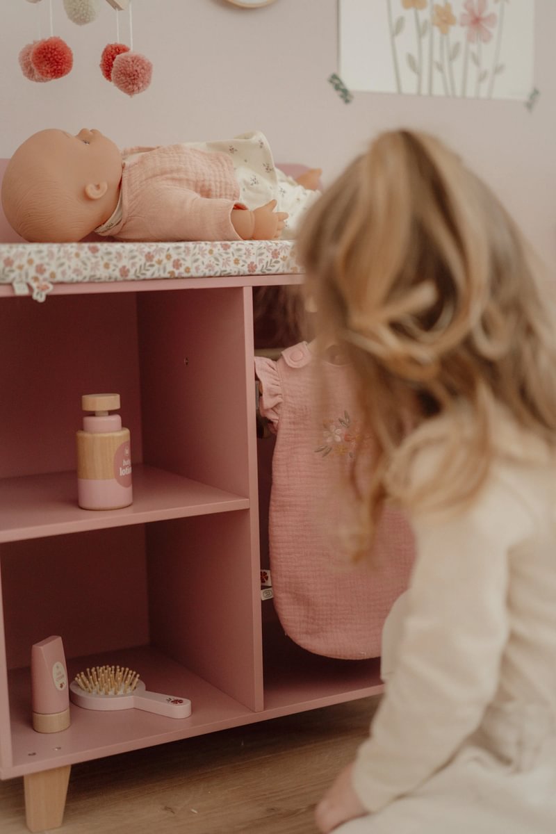 Wooden doll changing table – accessories for the doll world