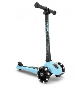 Highwaykick 3 LED Scooter  / Roller blueberry | Scoot and Ride